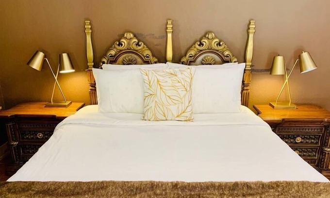 Cortez Hill Apartment | Your Gold studio w/balcony in the SD Downtown