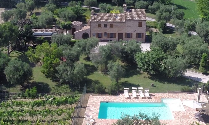 Petriolo House | Your holiday home is a stylish country house surrounded by greenery.