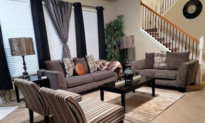 Southeast Arlington House | Your Home - 3 Full Beds & Bathrooms - ♿️, Hoyer lift