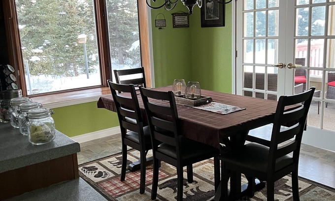 Healy House | Your Home Along the Way in Denali with consistent, excellent reviews