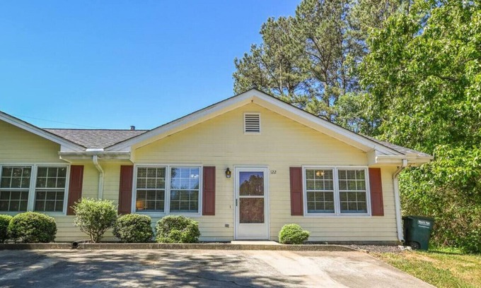 Commerce House | Your Home Away from Home!