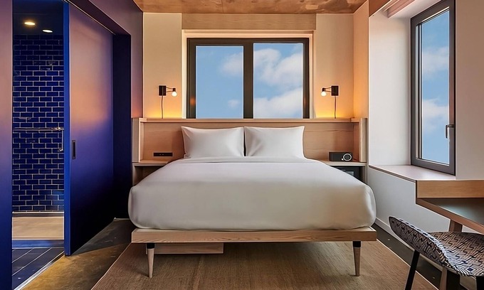 Washington Heights Hotel | Your Home Away from Home! Close to Bronx Zoo and Strawberry Fields