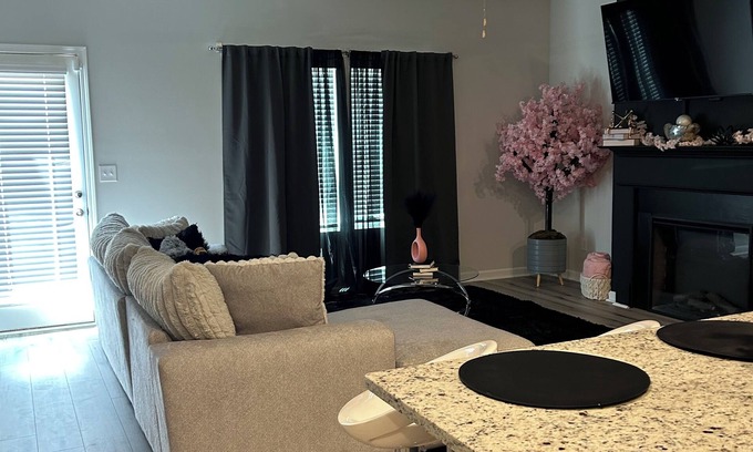 Lovejoy House | Your Home Away from Home – Sleek 3BR Haven Minutes from Vibrant Downtown Atlanta