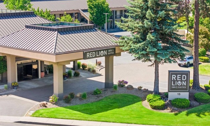 Orchard District Hotel | Your Home Away From Home! 3 Convenient Units! Near Bend Municipal Airport!