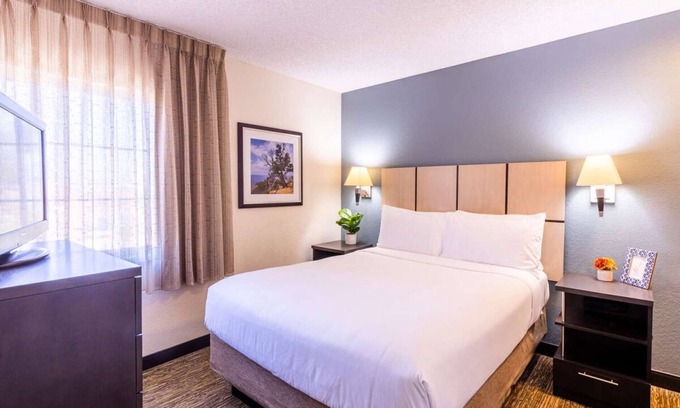Golden Hotel | Your Home Away from Home in Colorado! Pet-friendly Property, Full Kitchen!