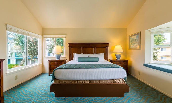 Oxnard Shores Hotel | Your Home Away From Home! 2 Classy Units, Full Kitchen & Free Parking!