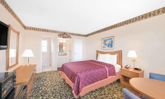 Pecos Hotel | Your Home Away from Home in Pecos! Complimentary Breakfast and Airport Shuttle!