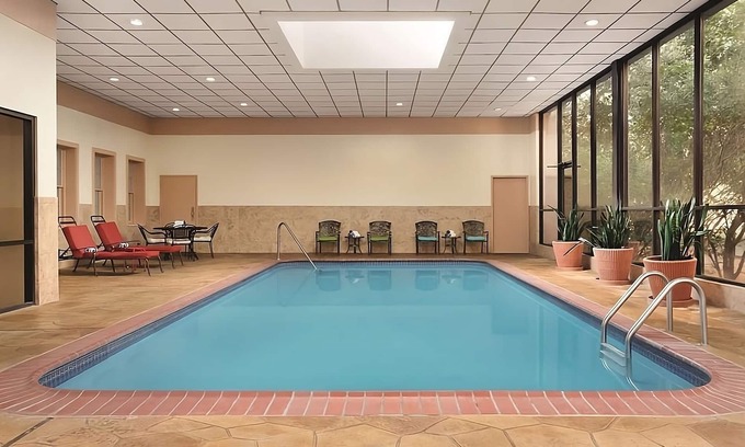 Fort Worth Hotel | Your Home Away From Home! 2 Great Units, Free Parking, On-Site Restaurant
