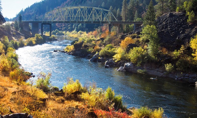 Grants Pass Resort | Your Home Away From Home! 4 Amazing Units, Close to Rogue River. Free Parking!