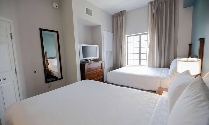 Highlands - Perkins Hotel | Your Home in Baton Rouge's Heart! Pet-friendly Suite w/Kitchen! Parking, Pool!