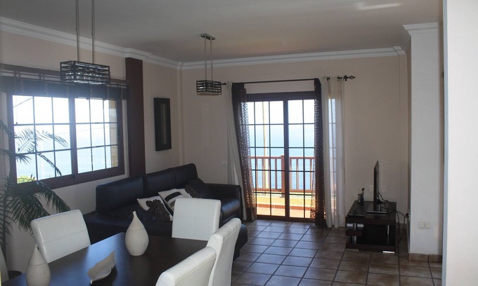 Los Llanillos House | Your home in La Frontera