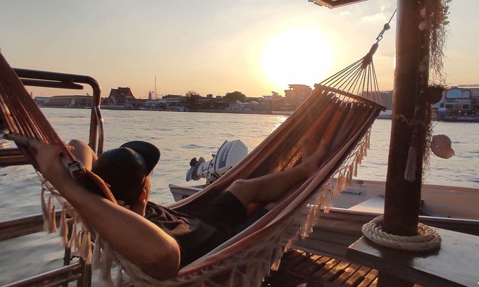 Phra Borom Maha Ratchawang Boat Rental | Your homestay on the Chao Phraya River in Bangkok, next to the Grand Palace