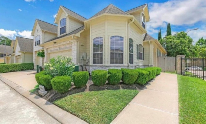 Cypress House | Your Houston Home - Near Houston Attractions!