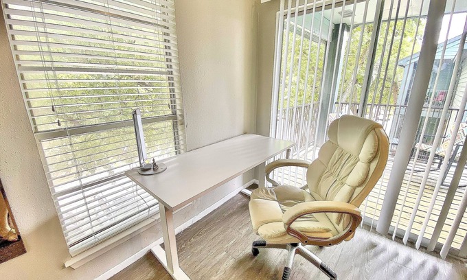 East Riverside - Oltorf Apartment | Your Ideal Austin Stay: 1BR w/Pool & Parking, 7 Min to Dwntwn Fun!
