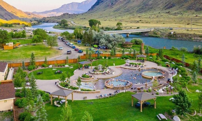 Gardiner Cabin | Your Ideal Retreat! Complimentary Parking!