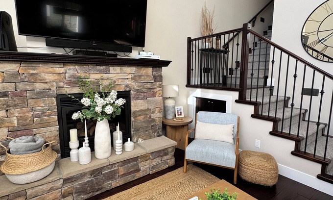 Scotch Creek House | Your Lakeside Retreat Awaits