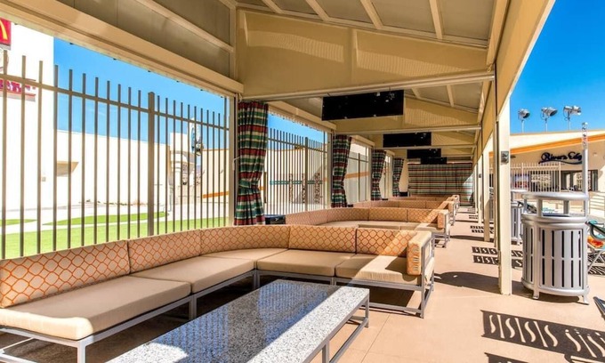 Laughlin House | Your Laughlin Adventure Starts Here! 2 Spacious Units, Onsite Dining, Gambling!