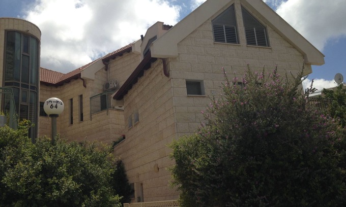 Haifa House | Your little stone-house with garden in the middle of Haifa