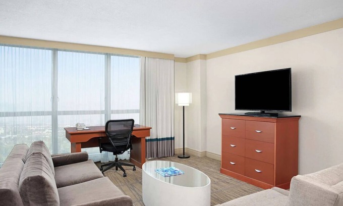 Ludlam Hotel | Your Miami Retreat - Close to Airport and Conventions! Free Airport Shuttle