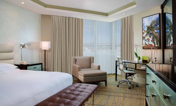 Ludlam Hotel | Your Miami Retreat - Close to Airport and Conventions! Free Airport Shuttle