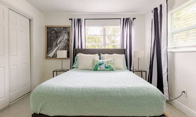 Riverside Park Apartment | Your Modern South Fla. Oasis: Comfy & Central