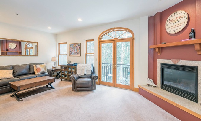 Mountain Village Condo | Your Mountain Vacation Awaits! One-Bedroom Retreat With Hot Tub, Pool Access