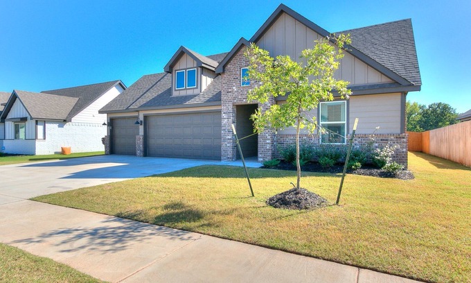Bixby House | Your New Temporary Paradise in Bixby