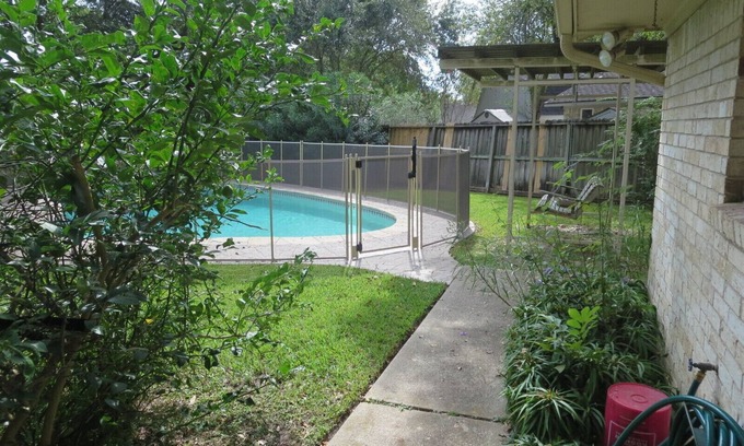 Friendswood House | Your No Hassle Friendswood Home Away from Home