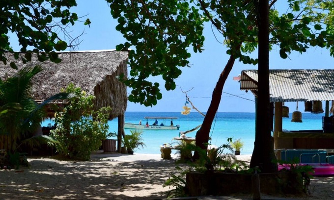Negril House | Your own private hideaway with a bar on the beach! Middle of 7 mile beach!