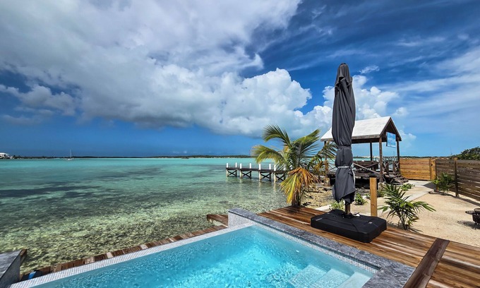 George Town House | Your own Private Oasis at Pelican House!