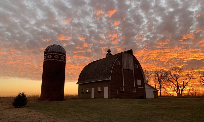 Spirit Lake Other | Your own10-acre beautiful 1925 farmhouse, 2 bunkhouses & fun enchanted cottage