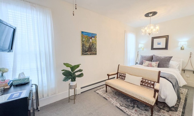 Marblehead Apartment | Your Perfect Lake Erie Getaway Awaits