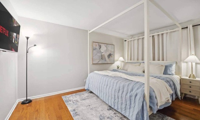 Fox Valley House | Your Perfect 3BR Home in Schaumburg