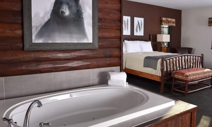 Broken Arrow Hotel | Your Perfect Broken Arrow Stay with Cozy Rustic Rooms! Pet-friendly