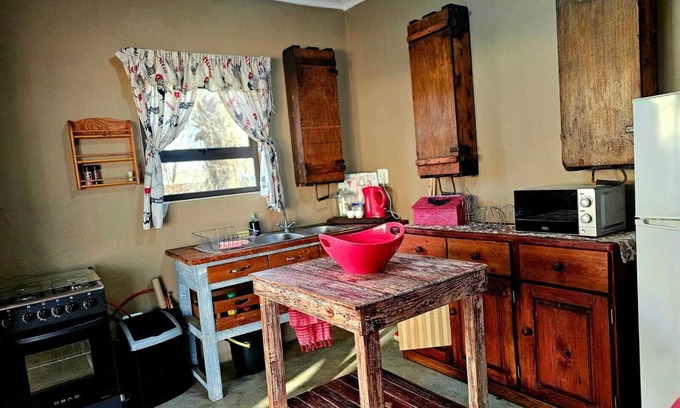 Potchefstroom House | Your Perfect Getaway, Charming 2-Bedroom Self-Catering Stay.
