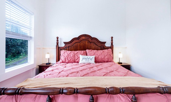 Hilo House | Your Perfect Hilo Homebase - Sleeps 9 with AC