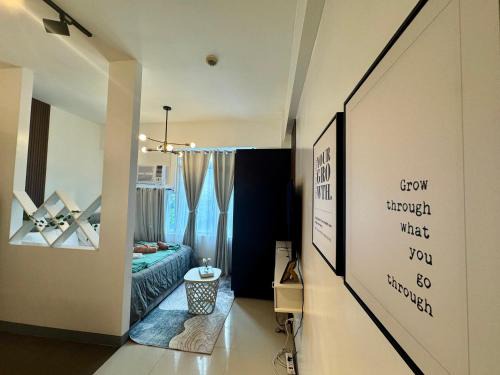 Pinagsama Apartment | Your perfect retreat in Stamford! Enjoy our stylish, fully furnished studio just steps away from the vibrant Venice Mall