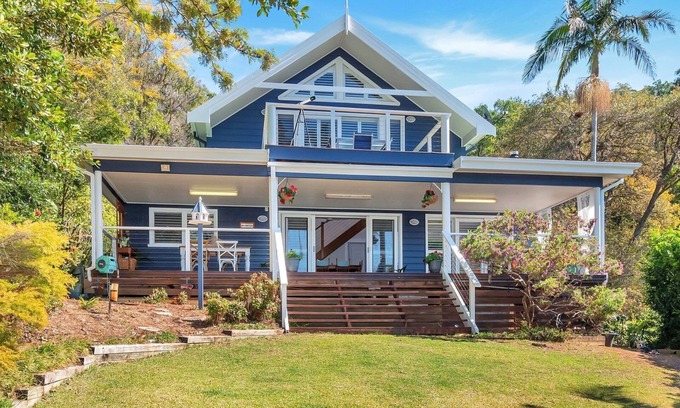 Cowan House | Your Perfect Waterfront Escape/holiday