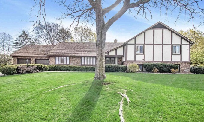 Granger House | Your playoff headquarters near Notre Dame.