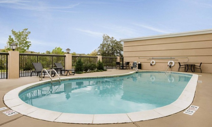 Savannah House | Your Relaxing Getaway Awaits! 3 Upscale Units, Free Parking! Outdoor Pool