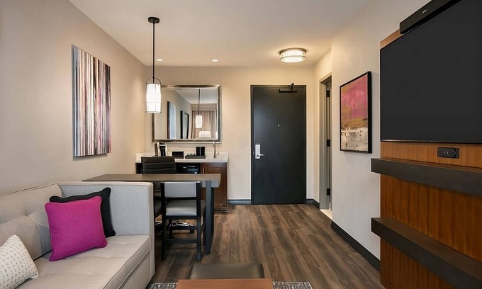 Berkeley Heights House | Your Relaxing Getaway Awaits! Free Breakfast, Pool, Pets Allowed, Parking!
