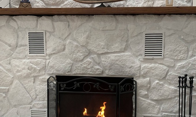 Town of Marbletown House | Your retreat in the Hudson Valley with a Hot Tub and Wood burning Fireplace,