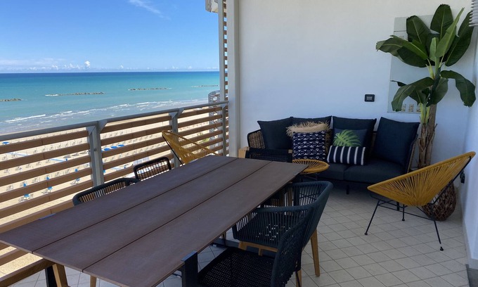 Roseto degli Abruzzi Apartment | Your Seafront Terrace-25 mt from the beach-Wifi-Gas Barbecue - 5 stars