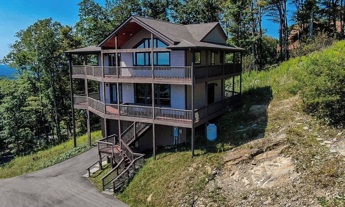 Stonebridge Cabin | Your Sept Getaway: Crisp Air, Scenic Views & Cozy Nights @ Deuces Wild