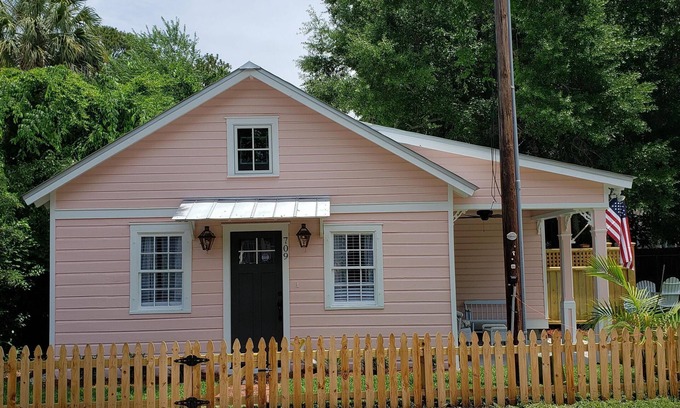 Uptown Cottage | YOUR SOCIAL DISTANCING SANCTUARY IN HISTORIC BEAUFORT