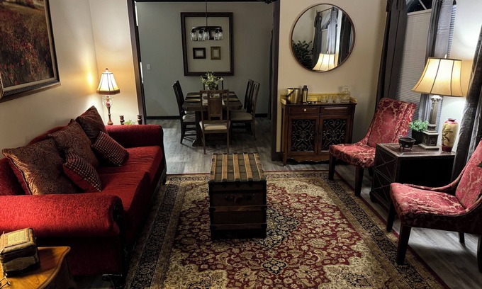 Lafayette House | Your stay at our "Cajun Gold Getaway" promises to be unforgettable. 5 Bedrooms!