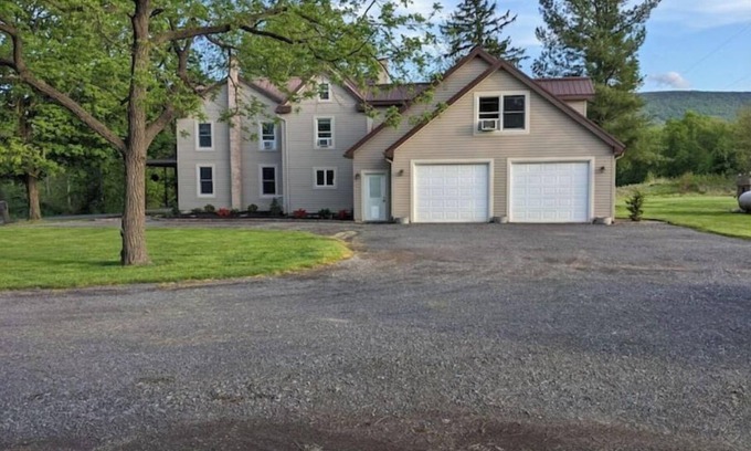 Swengel House | Your summer family retreat- with a hot tub!nn