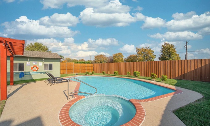 Rowlett House | Your Ultimate Getaway: 5-Bedroom Retreat with Pool and More