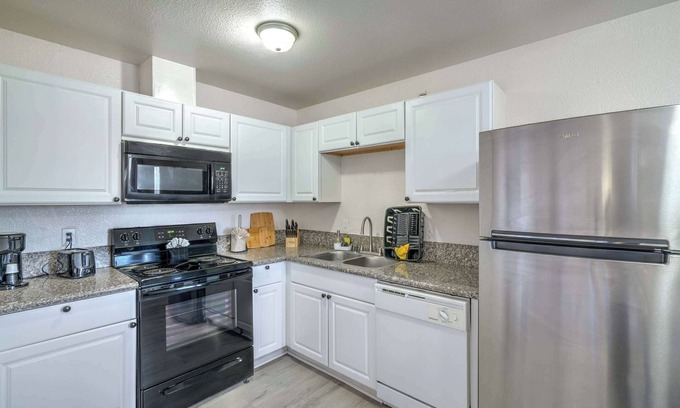 North Las Vegas House | Your Vegas Home From Home! Sleeps 6!