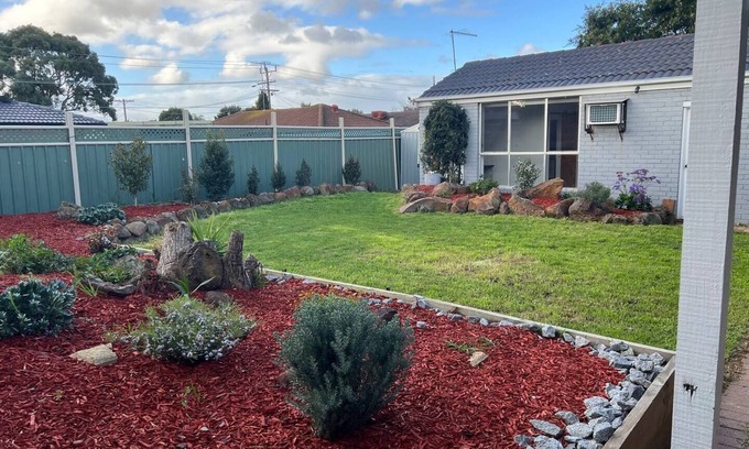 Wyndham Vale House | Yours 3 bedrooms house - Granny Flat Close to Parkn